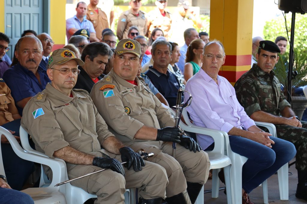 Prefeito Hélio Peluffo prestigia troca de comando no 4º GB