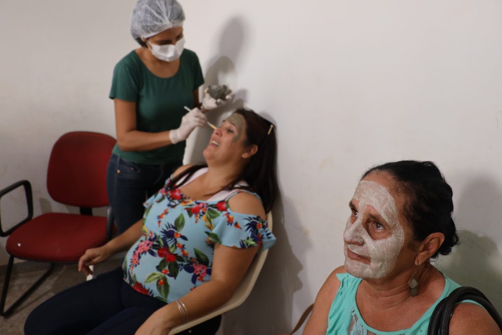 Prefeitura atende mulheres em ação social na Nova Itamarati 1