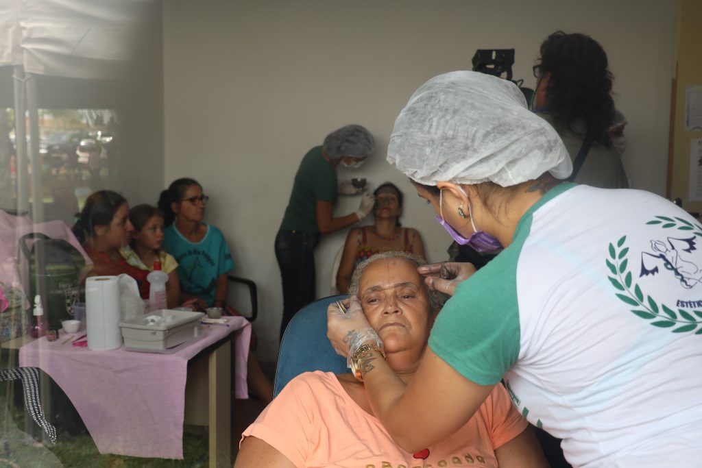Prefeitura atende mulheres em ação social na Nova Itamarati