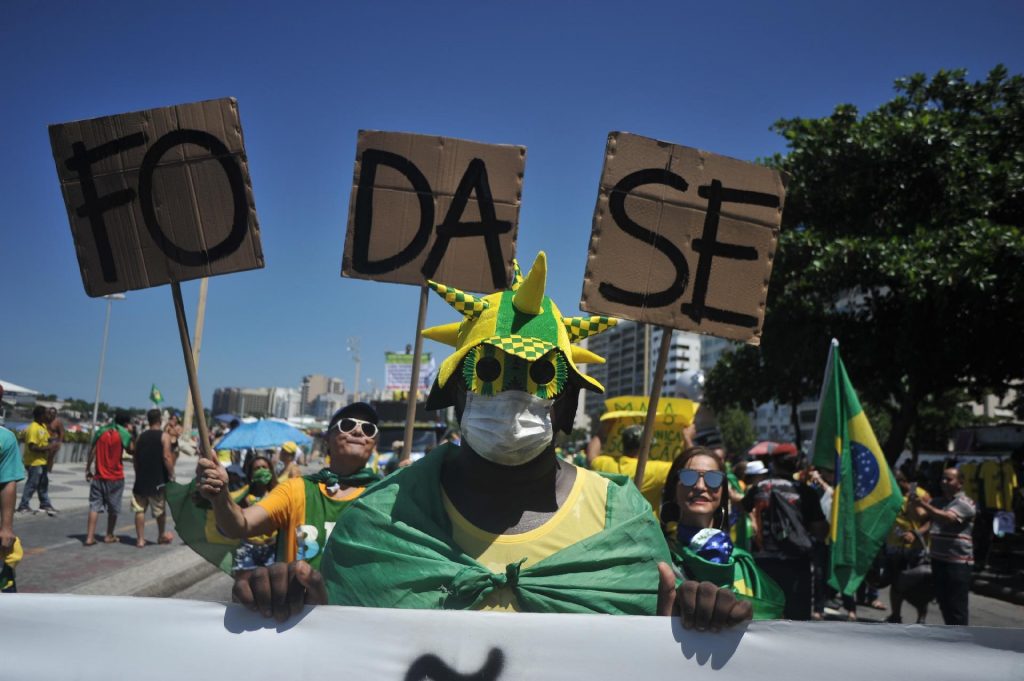 Manifestantes fizeram ato pró Bolsonaro em Ponta Porã