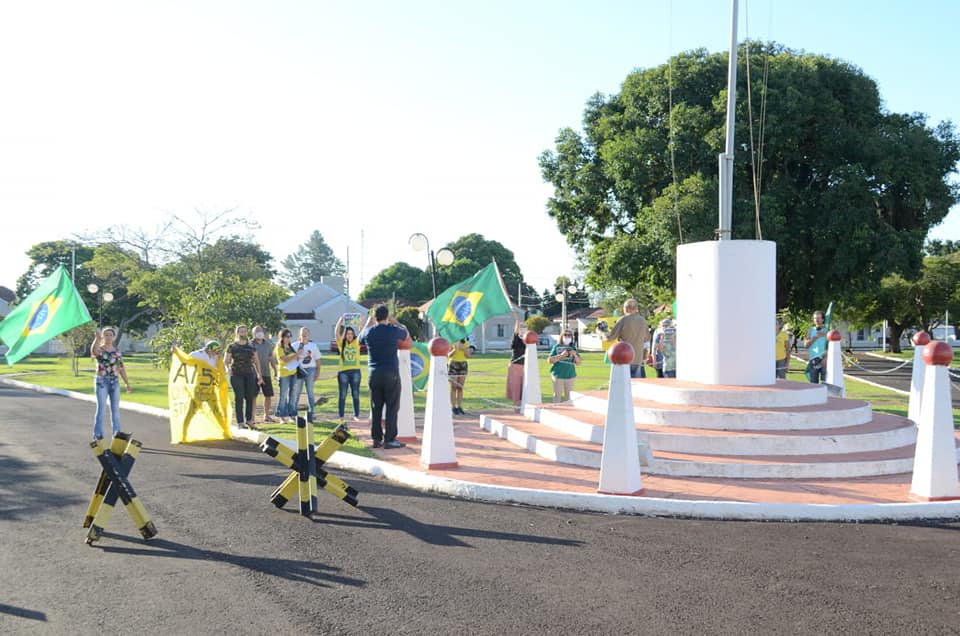 Manifestantes fizeram ato pró Bolsonaro em Ponta Porã 1