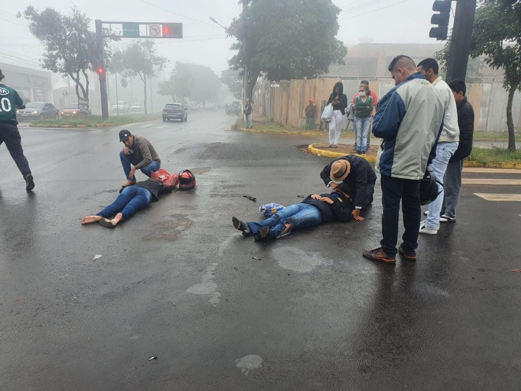 Duas mulheres ficam feridas em acidente com moto na Marechal Floriano