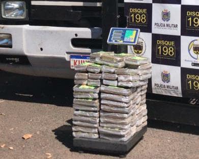 Polícia Militar apreende maconha em caixas de papelão