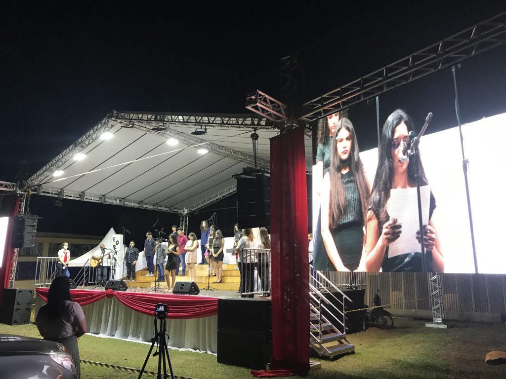 Escola se reinventa e realiza formatura Drive In em Ponta Porã