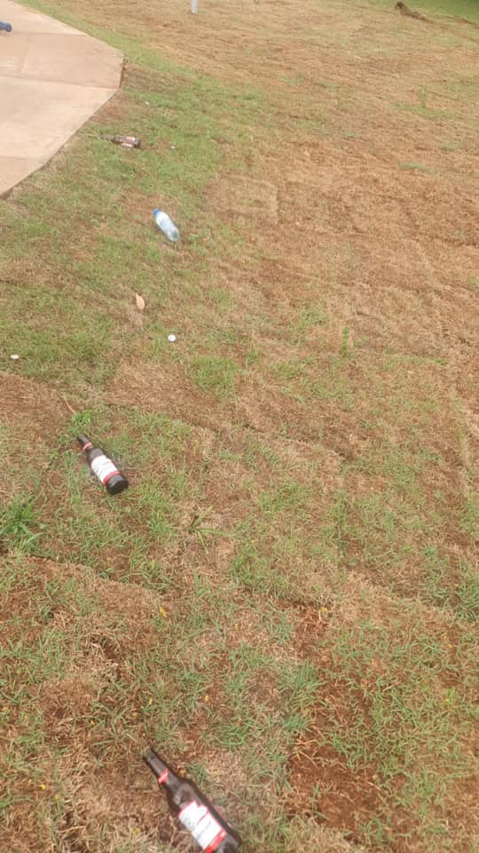 Homens bêbados fazem bagunça na Praça dos ciclistas em Ponta Porã