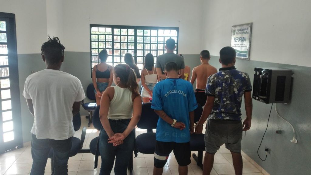 GCMfron acaba com "festinha do mal", onde tinha drogas e narguiles 1