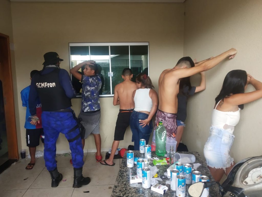 GCMfron acaba com "festinha do mal", onde tinha drogas e narguiles