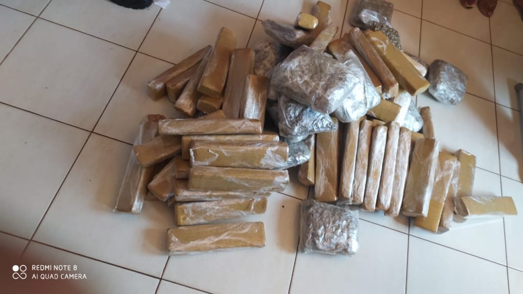 Gcmfron flagra duas mulheres com drogas nas malas em Ponta Porã 2