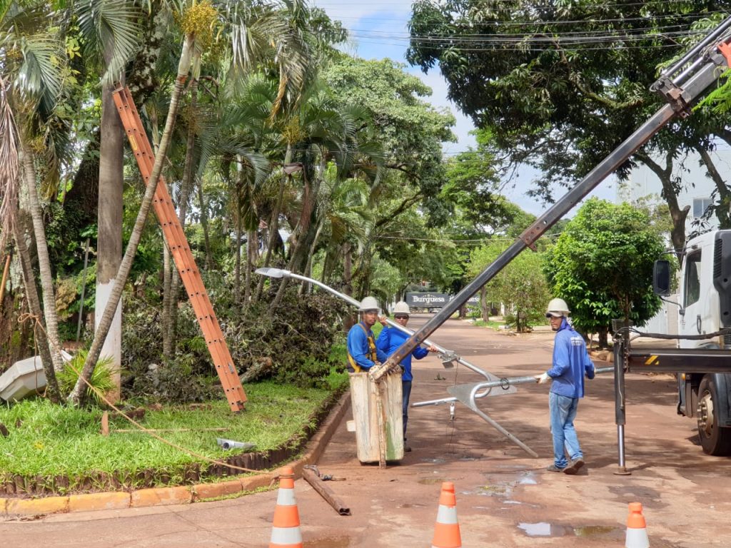 Chuvas fortes causam estragos e Prefeitura trabalha em ritmo forte para consertar estragos Chuvas fortes causam estragos e Prefeitura trabalha em ritmo forte para consertar estragos