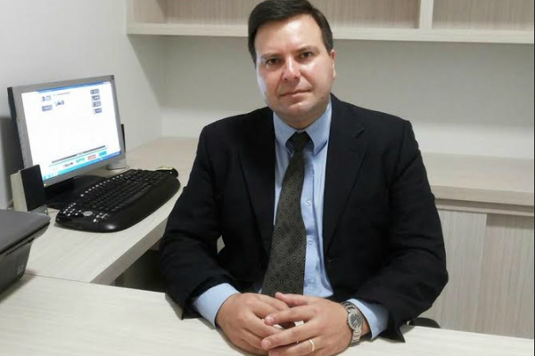 Delegado regional Clemir Vieira acaba de ser transferido para um hospital na cidade do Rio de Janeiro para tratamento da Covid-19