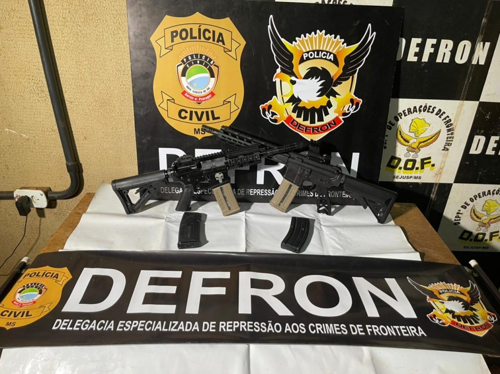 DEFRON, apreende dois fuzis calibre 5.56, em Ponta Porã, efetua a prisão de dois indivíduos e automóvel de luxo