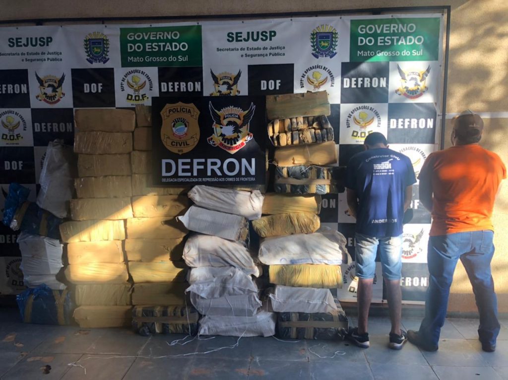 DEFRON, com apoio da 1ª Delegacia de Polícia Civil de Ponta Porã, apreende uma tonelada de maconha em entreposto localizado em Ponta Porã