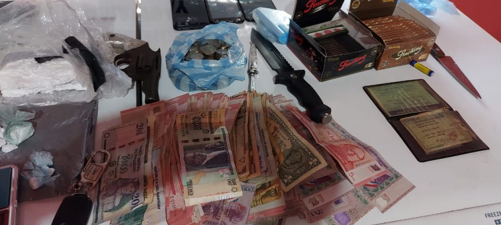 Mulher é presa em residência com porções de maconha, crack e haxixe na fronteira