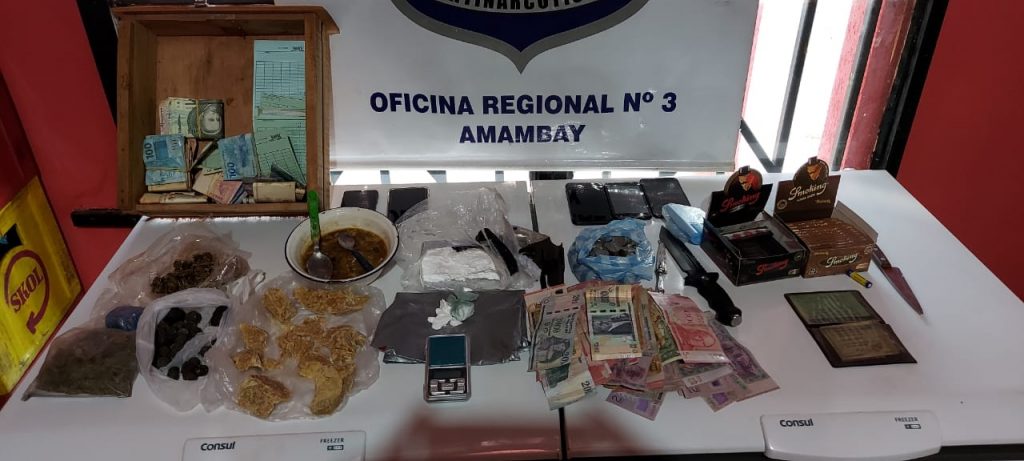 Mulher é presa em residência com porções de maconha, crack e haxixe na fronteira 3