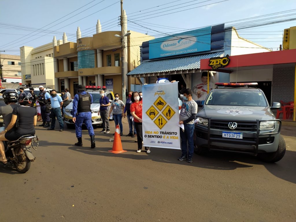 Em Ponta Porã a SEC. MUN. DE SEG. PÚBLICA, 4°GBM, 4°BPM, SAMU, RECEITA FEDERAL, AGENTES DE TRÂNSITO, GCMFRON, SEC. MUN. DE SAÚDE E SEC. MUN. DE EDUCAÇÃO promovem ações educativas e projetos sociais em alusão à semana nacional do trânsito 1