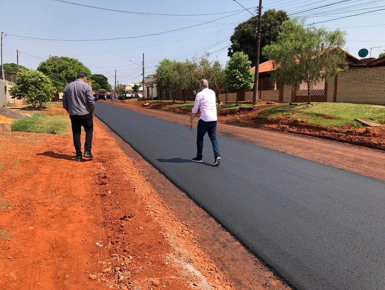 Prefeito entrega asfalto da rua Natal em Ponta Porã rua ponta porã