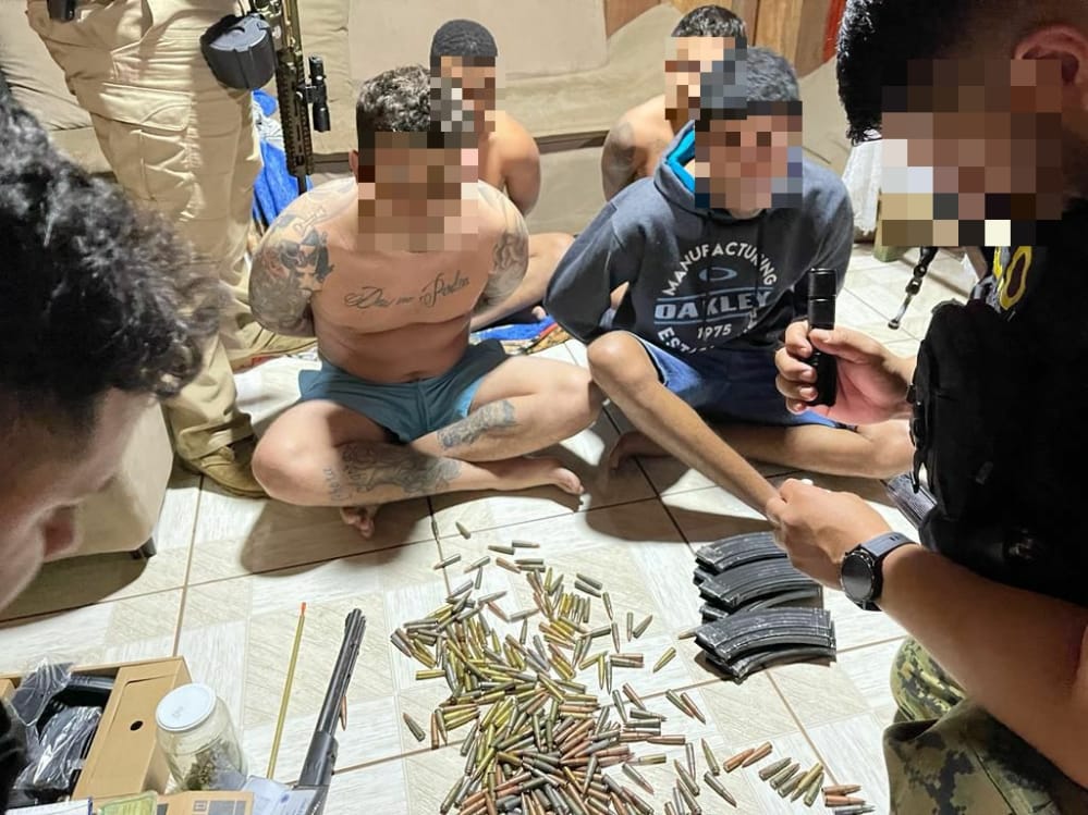 Membros de facção criminosa são presos com armas de grosso calibre em PJC