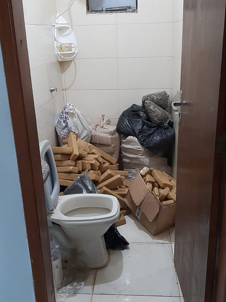 Polícia Civil do 2º DP de Ponta Porã, apreende VAN carregada com maconha
