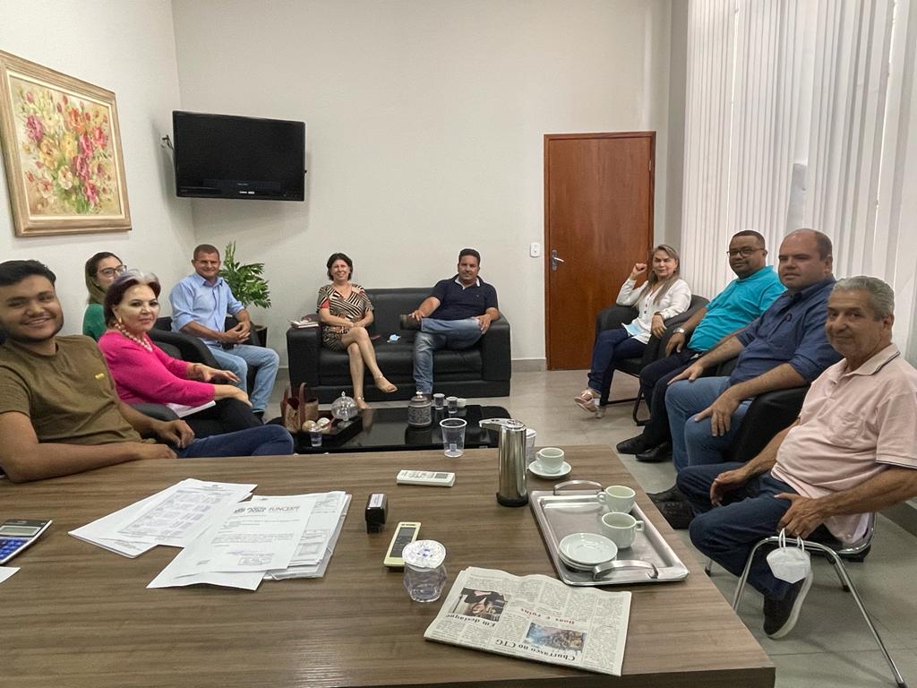 Câmara Municipal de Ponta Porã recebe secretário de Saúde e coordenadora do CCZ