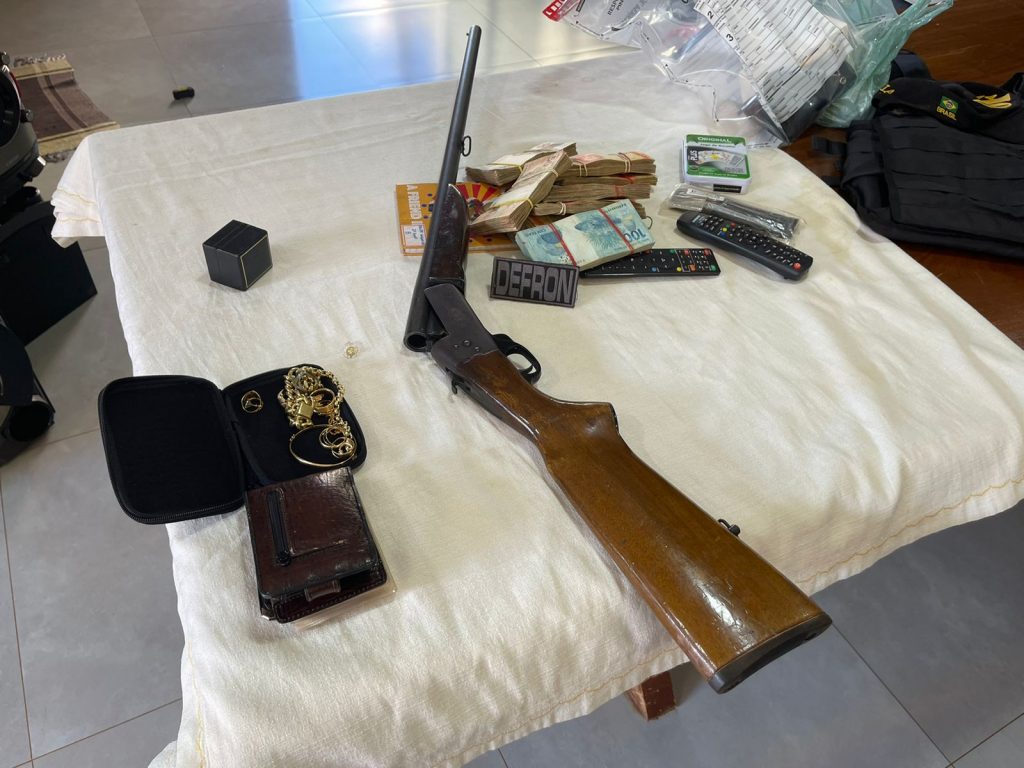 DEFRON, no âmbito da Operação Narcos, e com o apoio da Delegacia de Ponta Porã, de Anaurilândia, Maracaju, Deleagro, Rio Brilhante, SIG de Nova Andradina e do DOF desencadeia a “OPERAÇÃO EL PATRÓN”