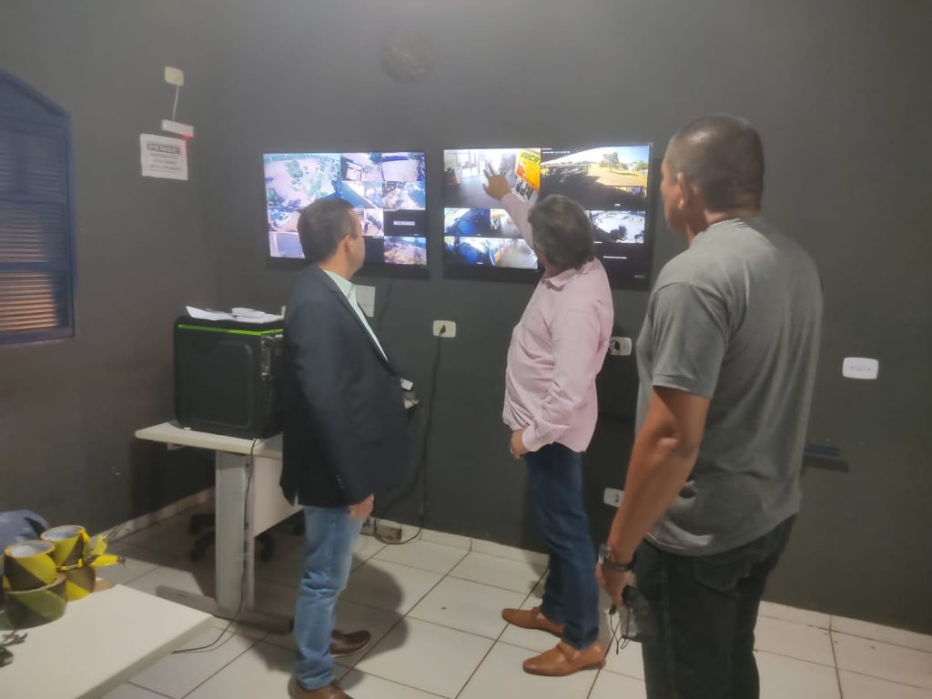 Secretário de Segurança Pública, Defesa Social e superintendente da Guarda Civil Municipal de Corumbá, visitam a base da GCMFRON