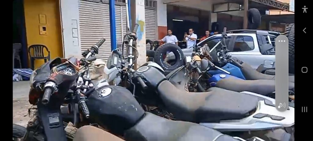 Homem é morto a tiros em oficina de motos no Paraguai Homem é morto a tiros em oficina de motos no Paraguai 1