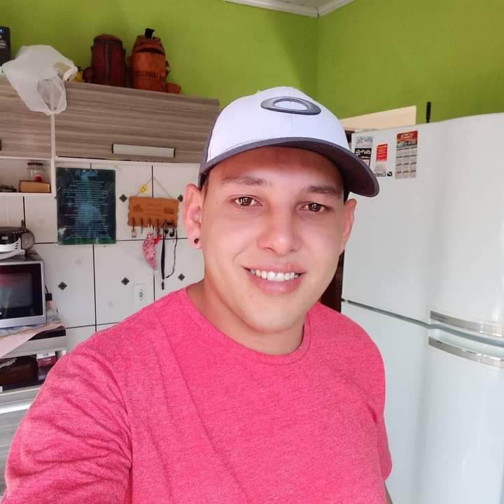 Homem é executado na linha internacional Homem é executado na linha internacional