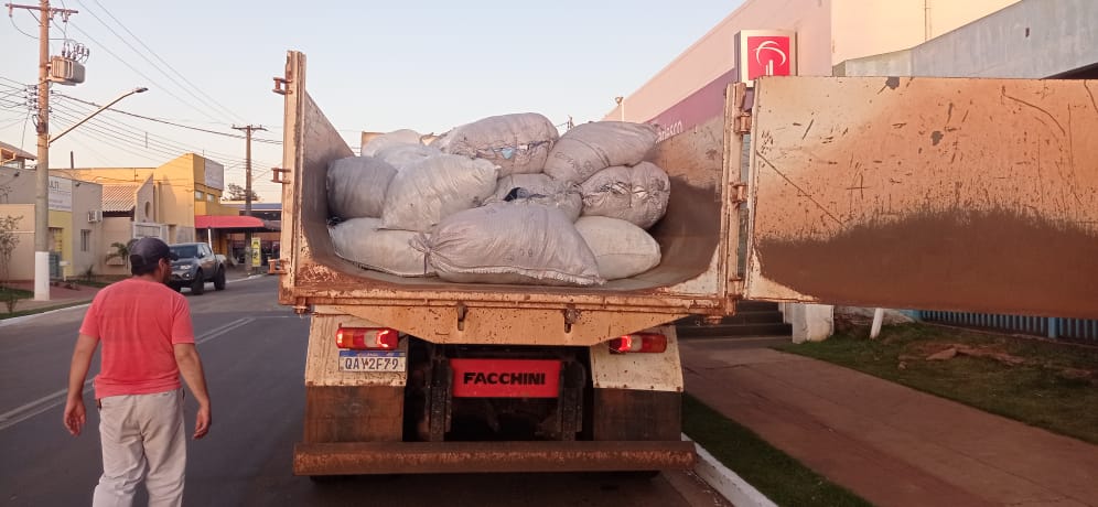 Rotary Porã/Pedro Juan Caballero-Guarani doa mais de 3 toneladas de roupas para a campanha do agasalho