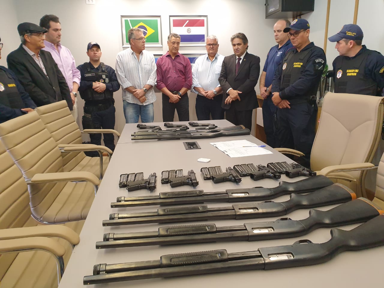 Em solenidade no gabinete do prefeito Hélio Peluffo, Sejusp entrega arsenal bélico da GCMFRON Em solenidade no gabinete do prefeito Hélio Peluffo, Sejusp entrega arsenal bélico da GCMFRON 1