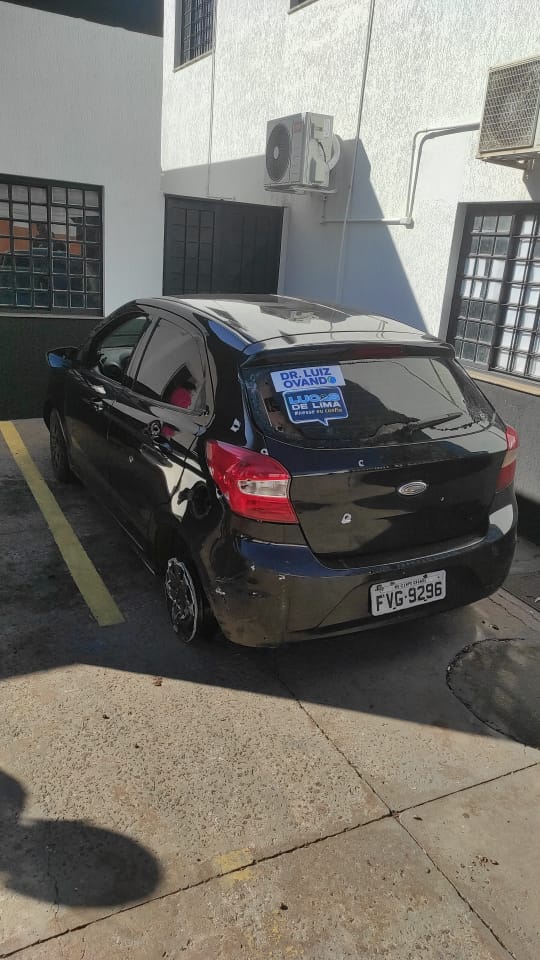 Homem entra em delegacia após ser atingido por fuzil