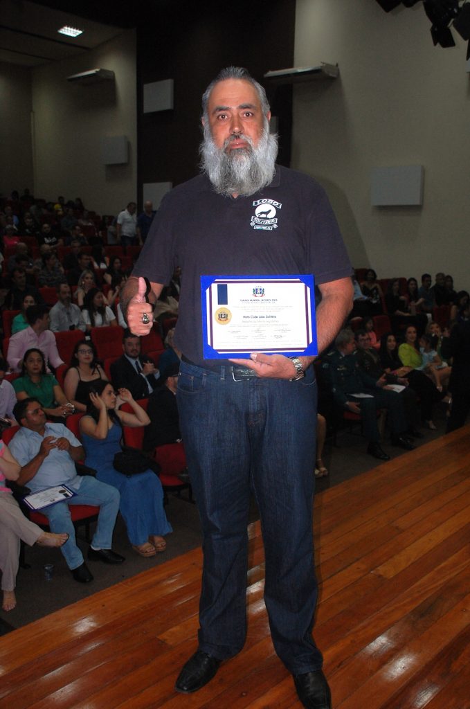 Lobo Solitário recebe Medalha do Mérito Legislativo