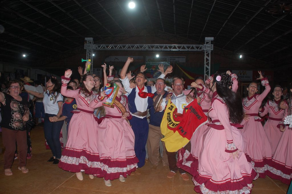 Grupo juvenil de Ponta Porã é campeão do FEGAMS 1