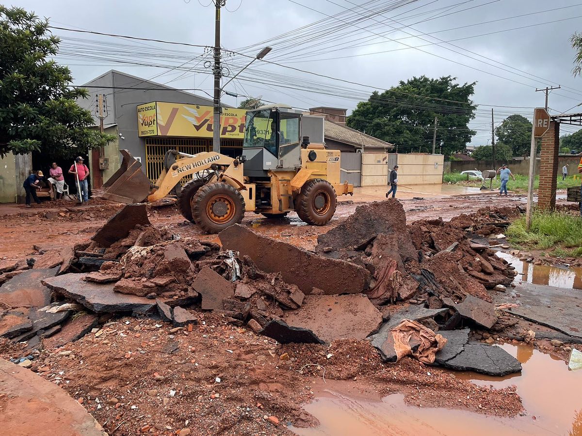 Temporal na madrugada castiga Ponta Porã Temporal na madrugada castiga Ponta Porã 1
