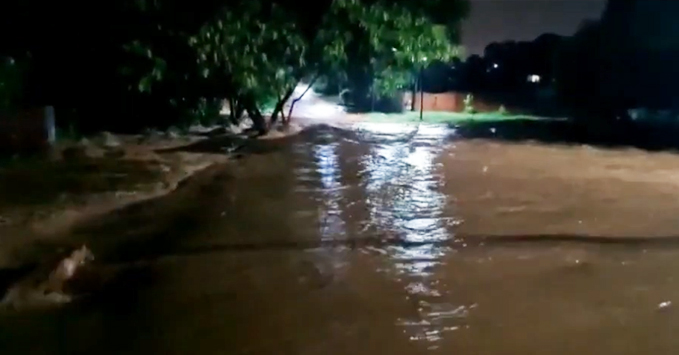 Temporal na madrugada castiga Ponta Porã Temporal na madrugada castiga Ponta Porã 3