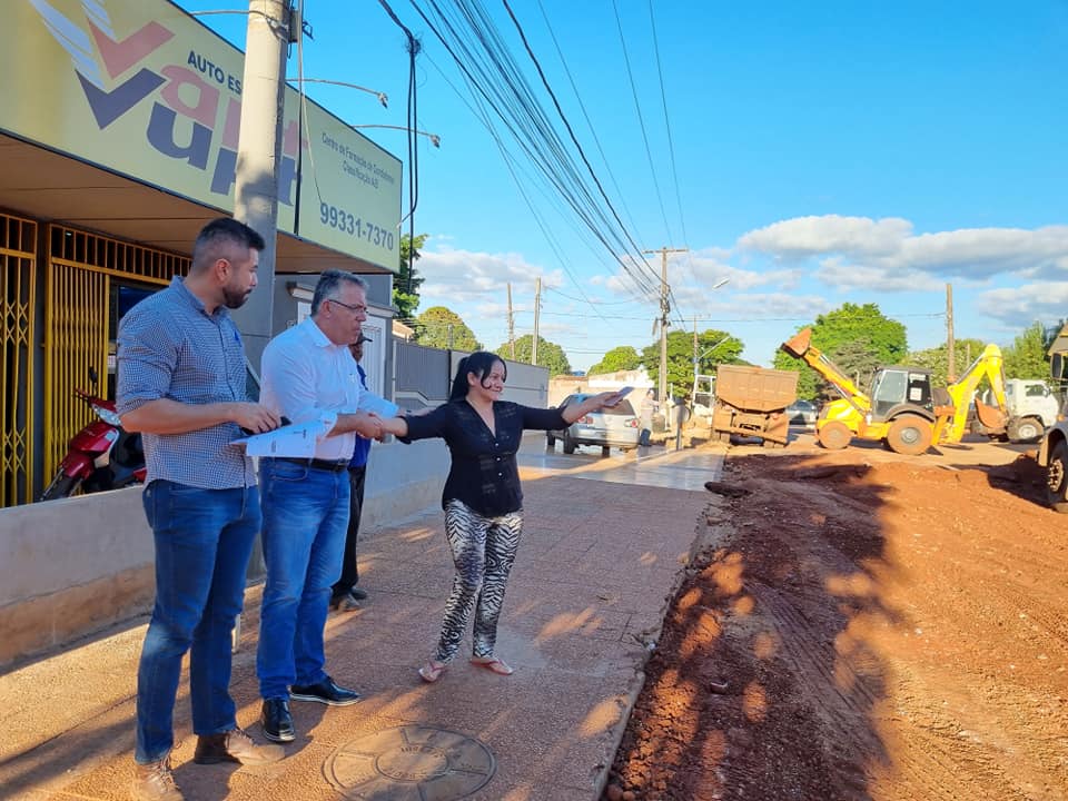 Prefeitura de Ponta Porã trabalha na reconstrução da rua 12 de outubro Prefeitura de Ponta Porã trabalha na reconstrução da rua 12 de outubro 1