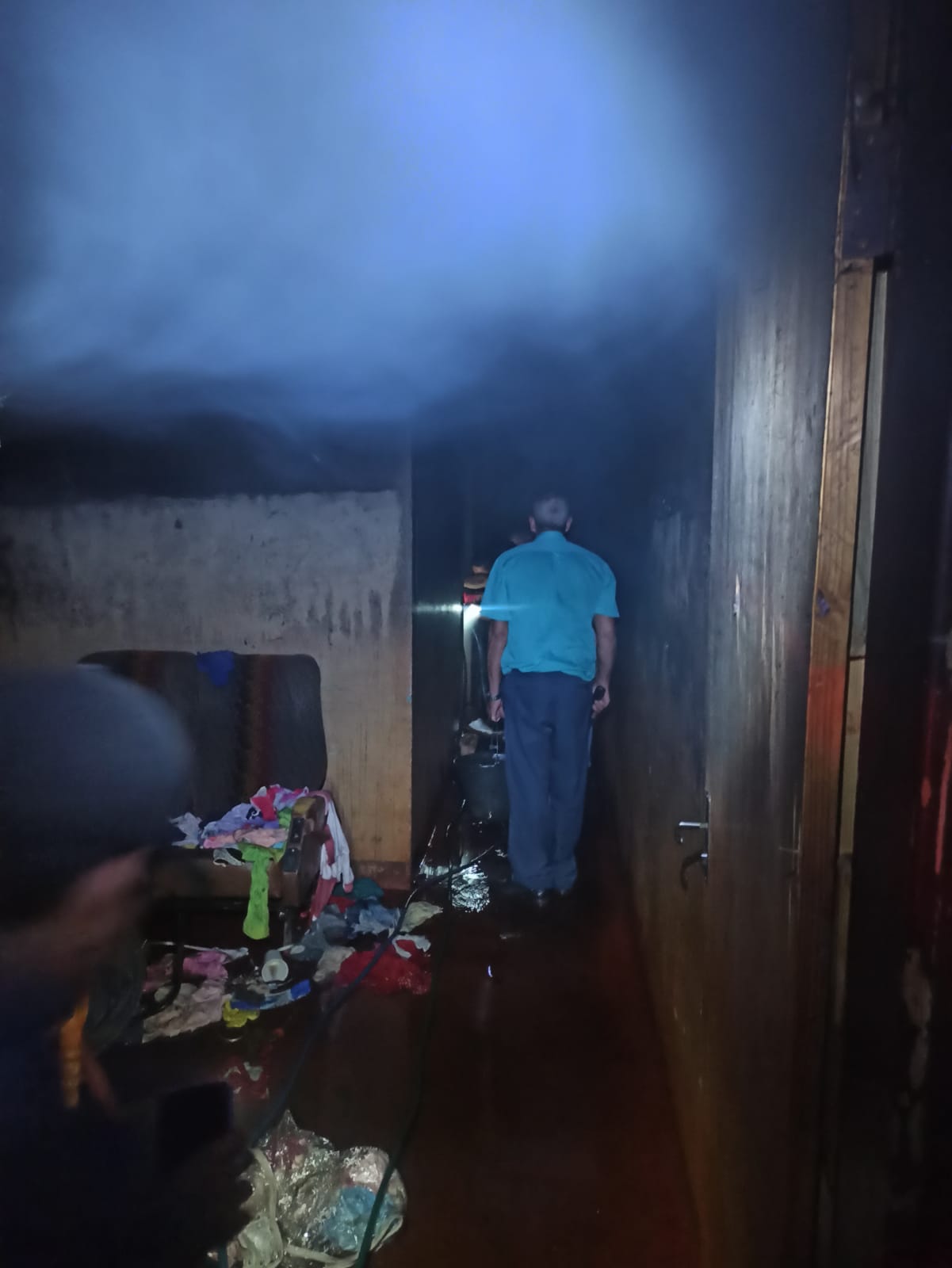 PMs de Itamarati arriscam suas vidas para proteger moradores durante incêndio criminoso PMs de Itamarati arriscam suas vidas para proteger moradores durante incêndio criminoso 2