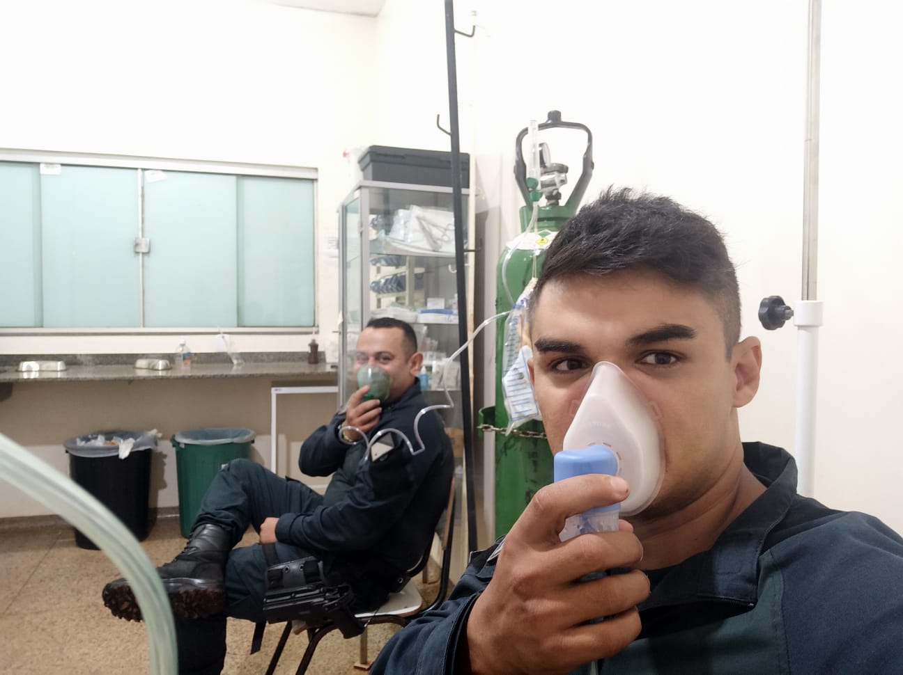 PMs de Itamarati arriscam suas vidas para proteger moradores durante incêndio criminoso PMs de Itamarati arriscam suas vidas para proteger moradores durante incêndio criminoso
