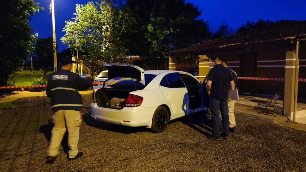 Corpo de homem é encontrado dentro do porta-malas de carro em Yby Yaú, Paraguai Corpo de homem é encontrado dentro do porta-malas de carro em Yby Yaú, Paraguai
