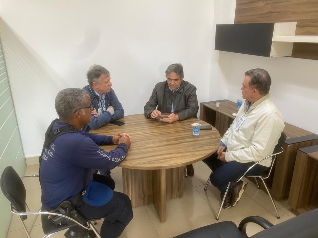 Secretário Marcelino Nunes e Deputado Vander Loubet - PT saem em defesa das Guardas Municipais do Brasil Secretário Marcelino Nunes e Deputado Vander Loubet - PT saem em defesa das Guardas Municipais do Brasil