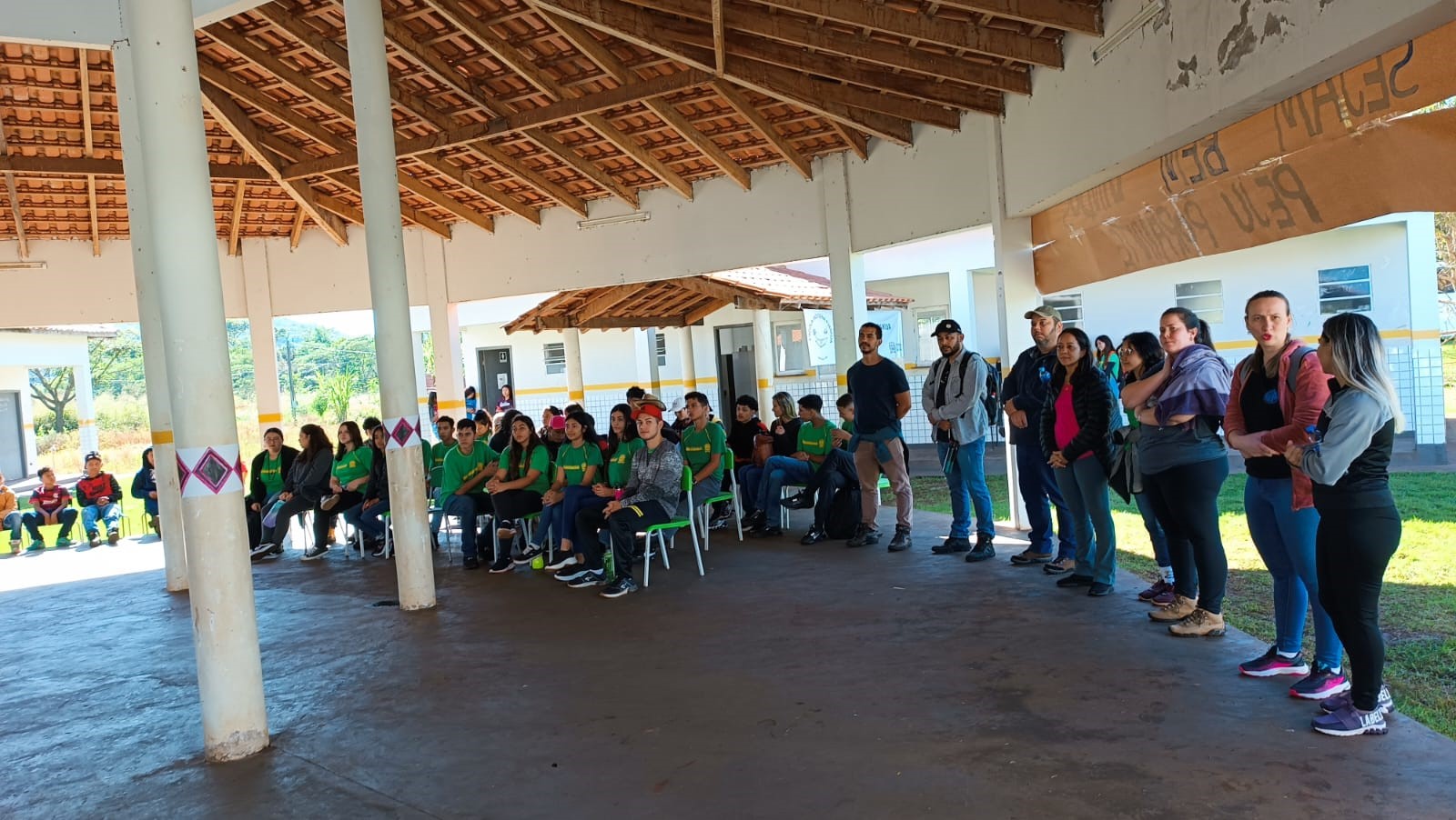 Estudantes da Escola Estadual Professora Geni Marques Magalhães – Ponta Porã/MS realizam atividade de intercâmbio na Aldeia Pirakua 2