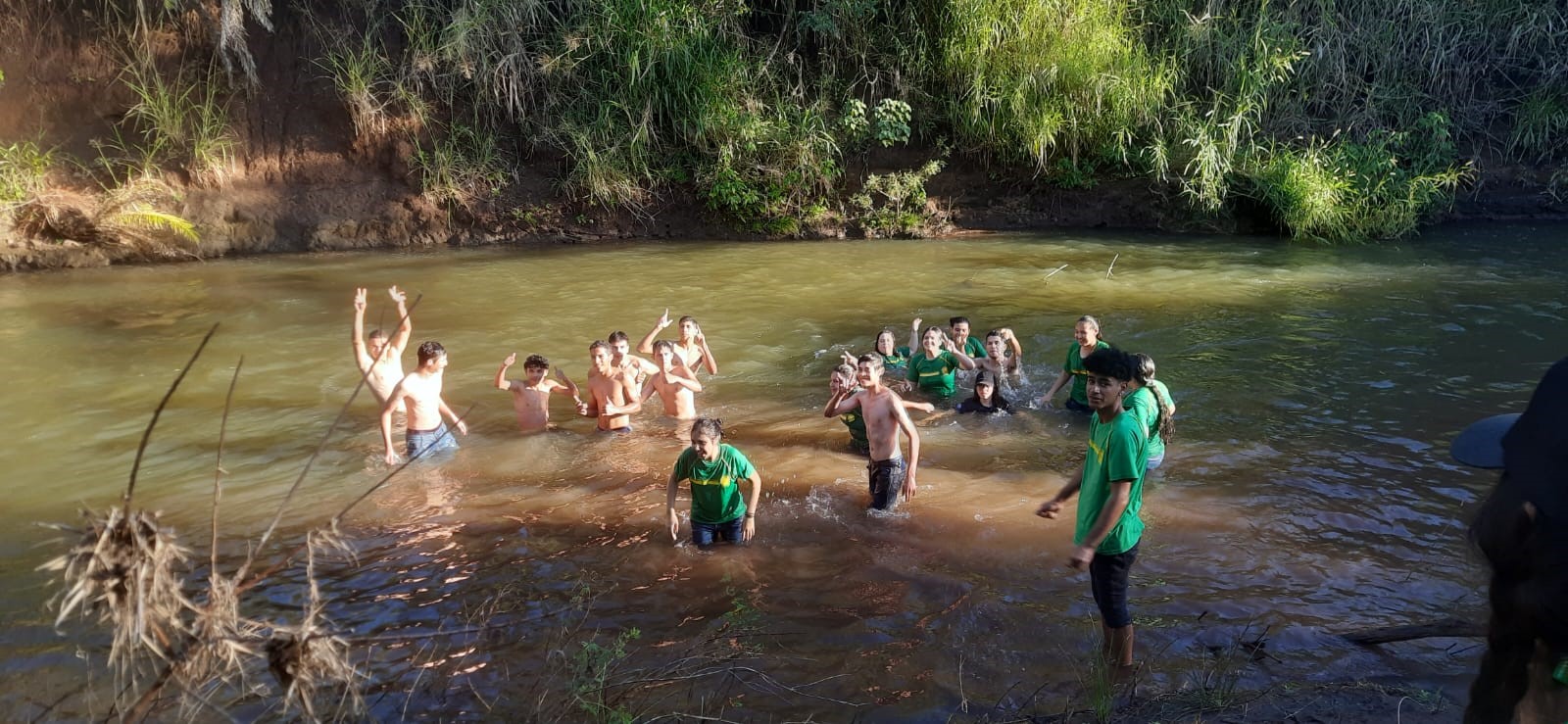 Estudantes da Escola Estadual Professora Geni Marques Magalhães – Ponta Porã/MS realizam atividade de intercâmbio na Aldeia Pirakua