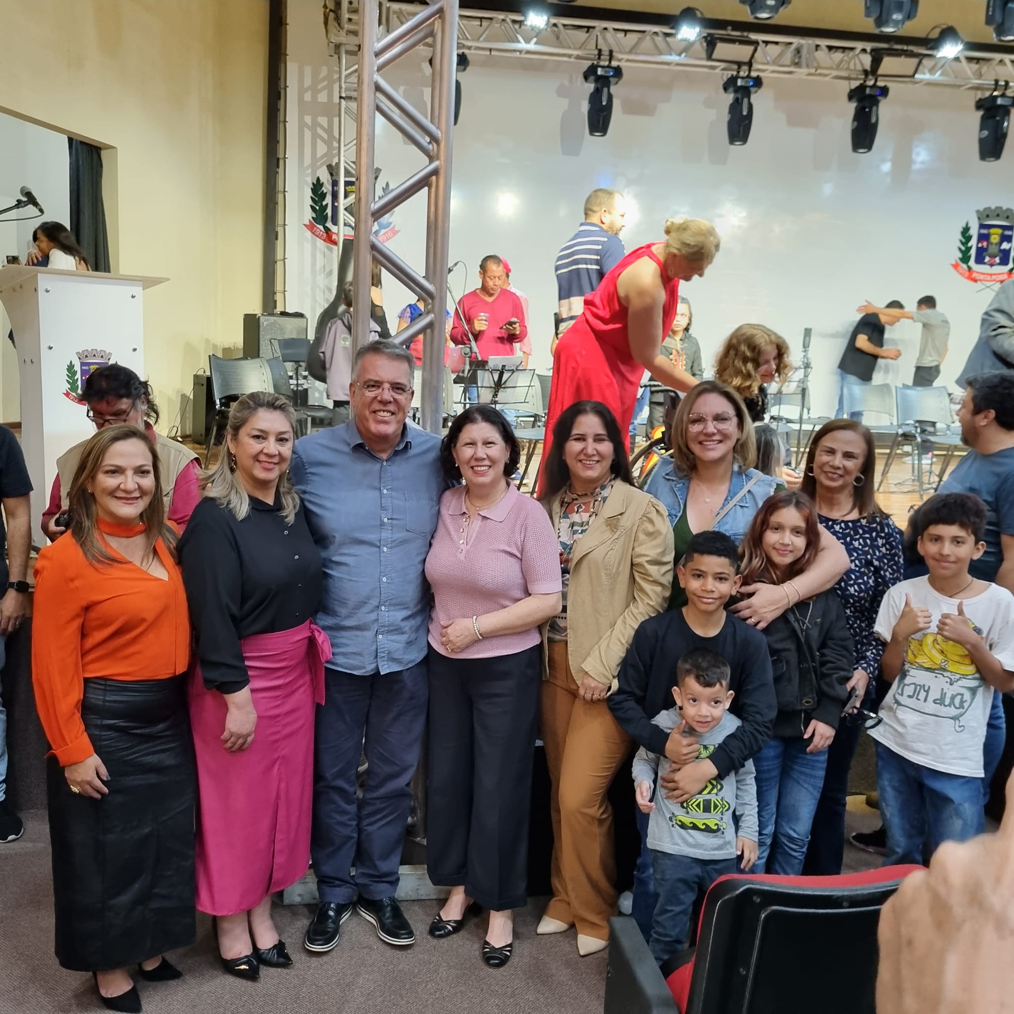 Crianças desenvolvem seus dons artísticos em recital de encerramento de curso de violão popular 3