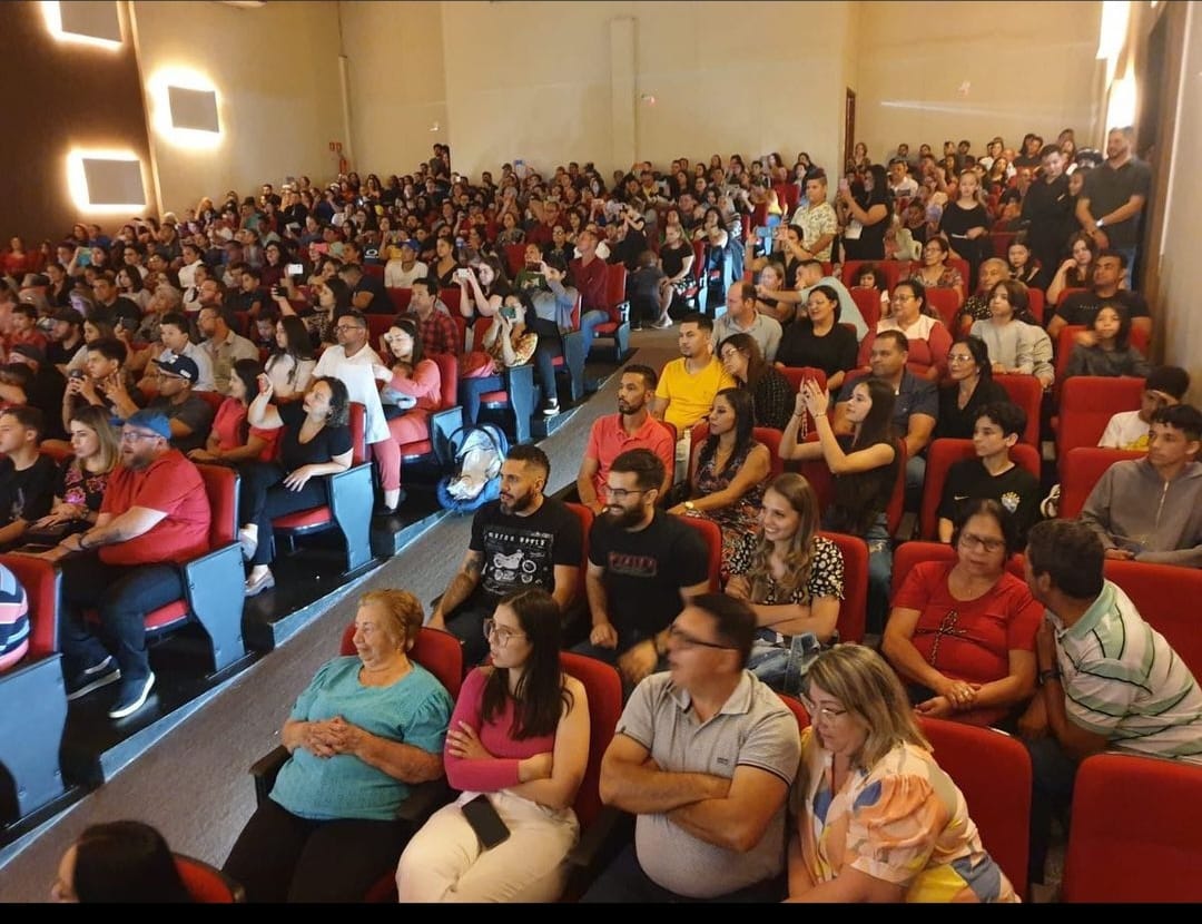 Crianças desenvolvem seus dons artísticos em recital de encerramento de curso de violão popular 7