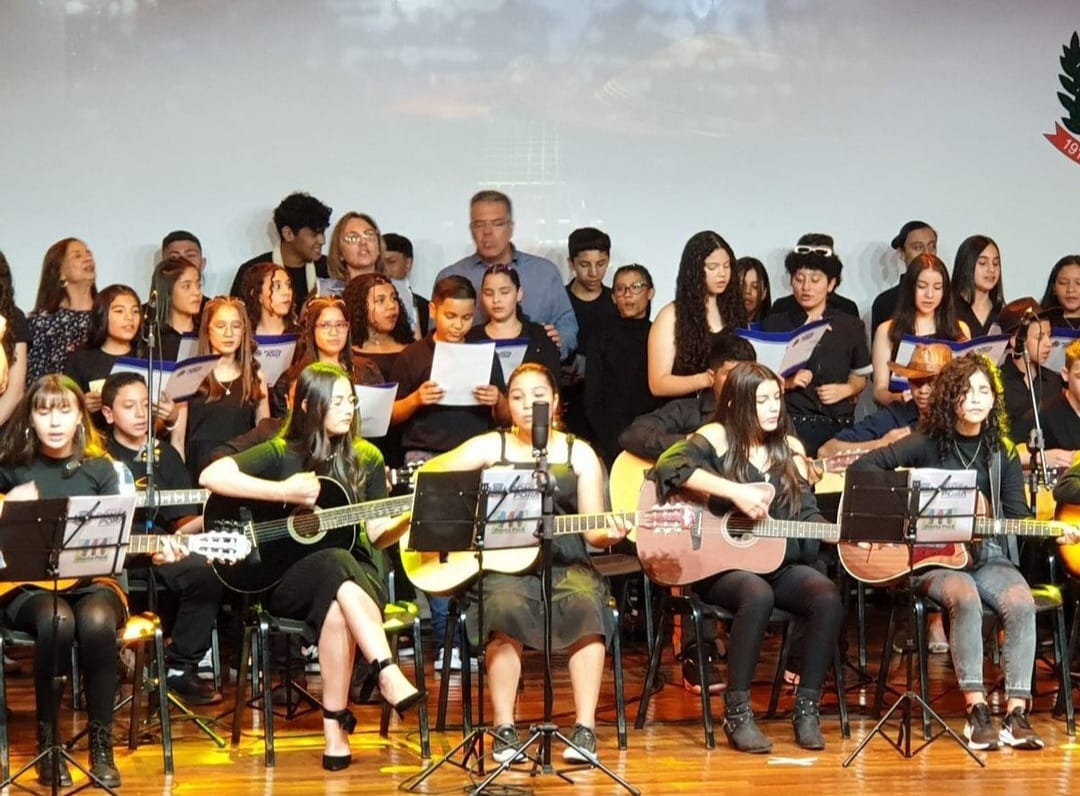 Crianças desenvolvem seus dons artísticos em recital de encerramento de curso de violão popular 1