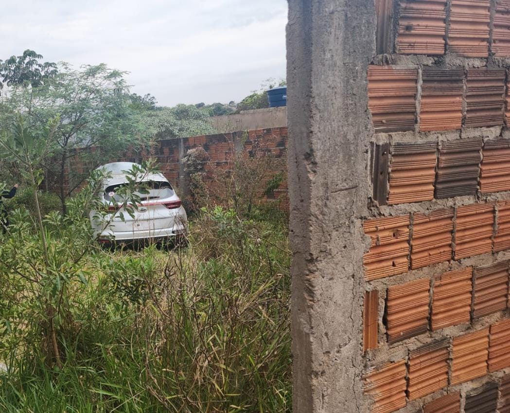 Trabalho integrado da Polícia Nacional, PM, PC e GCMFRON Resulta na Recuperação de Veículo Roubado no Paraguai 1