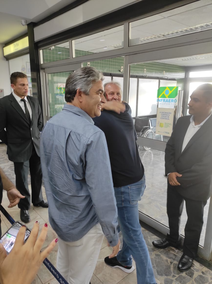 GCMFron atua na recepção e segurança do ex-jogador Zico no Aeroporto Internacional de Ponta Porã-MS