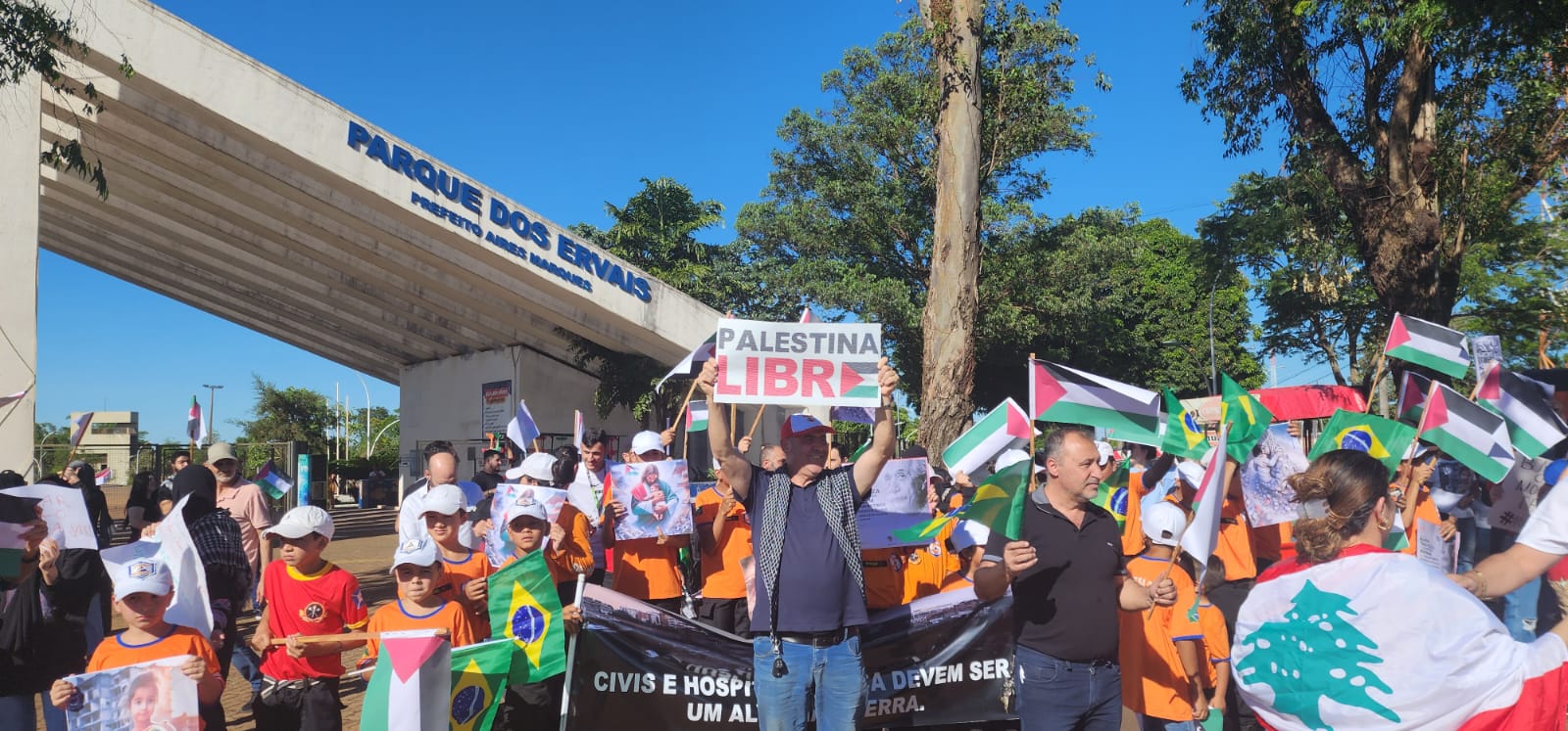 Mobilização histórica reúne mais de 250 pessoas em Ponta Porã pela paz na Palestina e fim dos massacres em Gaza Mobilização histórica reúne mais de 250 pessoas em Ponta Porã pela paz na Palestina e fim dos massacres em Gaza 4