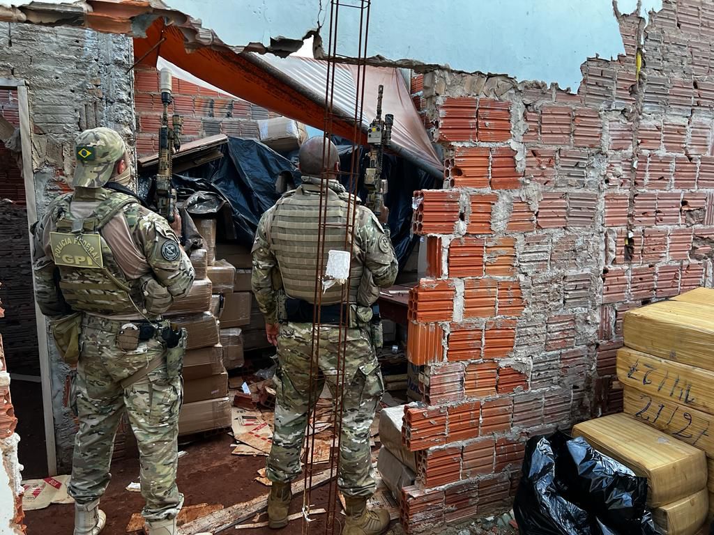 Polícia Federal prende três por tráfico de drogas em Ponta Porã/MS Polícia Federal prende três por tráfico de drogas em Ponta Porã/MS 2
