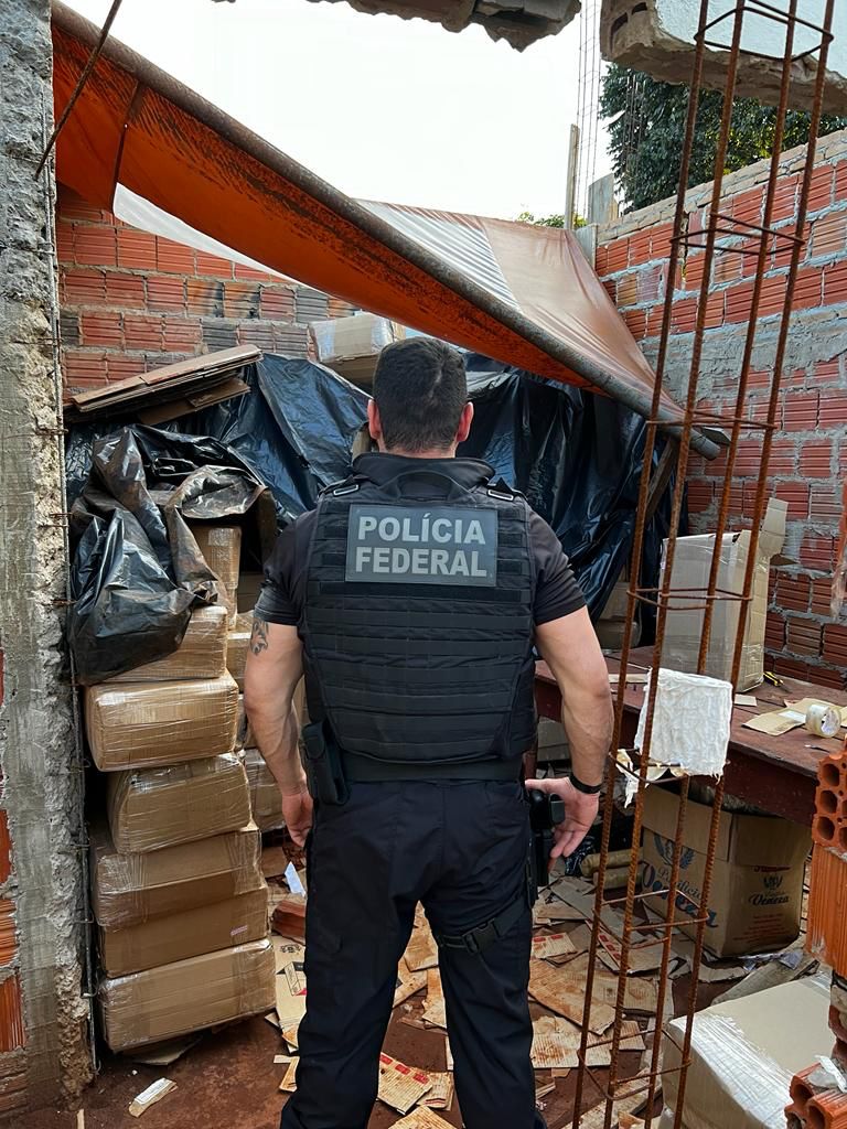 Polícia Federal prende três por tráfico de drogas em Ponta Porã/MS Polícia Federal prende três por tráfico de drogas em Ponta Porã/MS 1