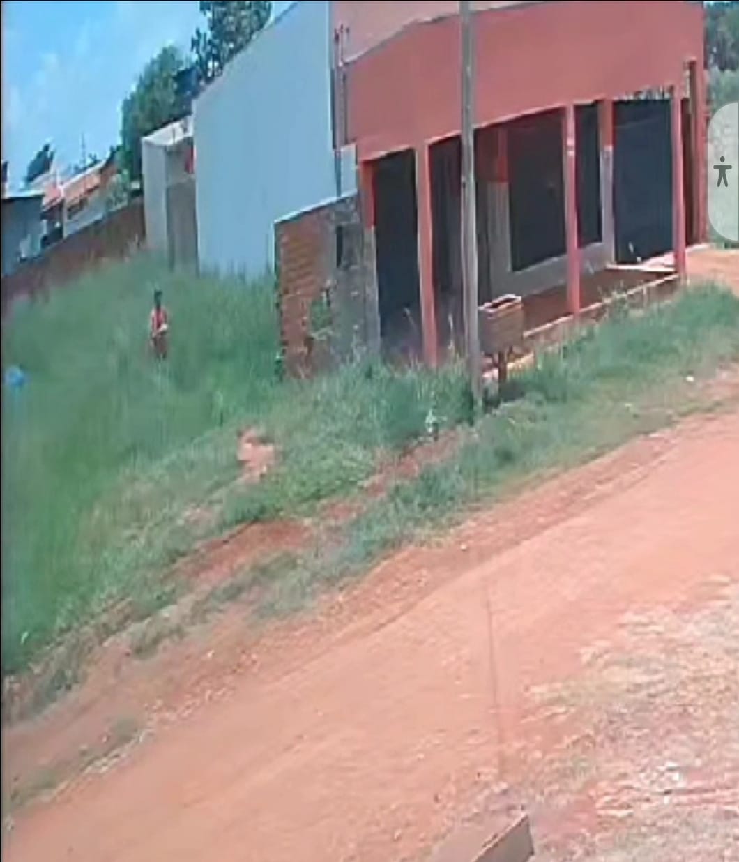 Ladrões aproveitam ausência do morador e saqueiam residência em plena luz do dia